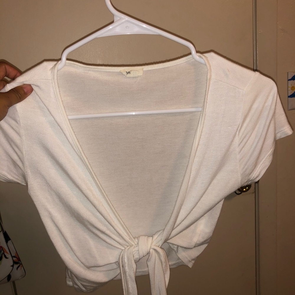 Garage white tie top